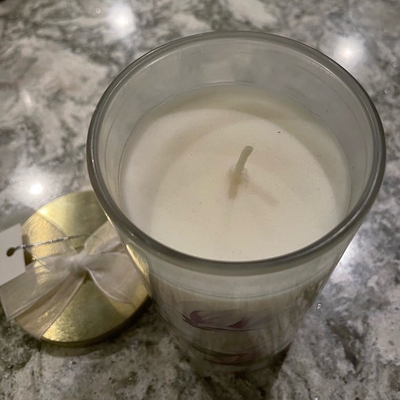 Pier 1 Magnolia Blooms Candle - Picture 6 of 9